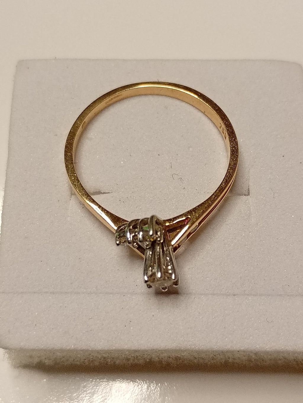 18ct Yellow Gold And Diamond Ring