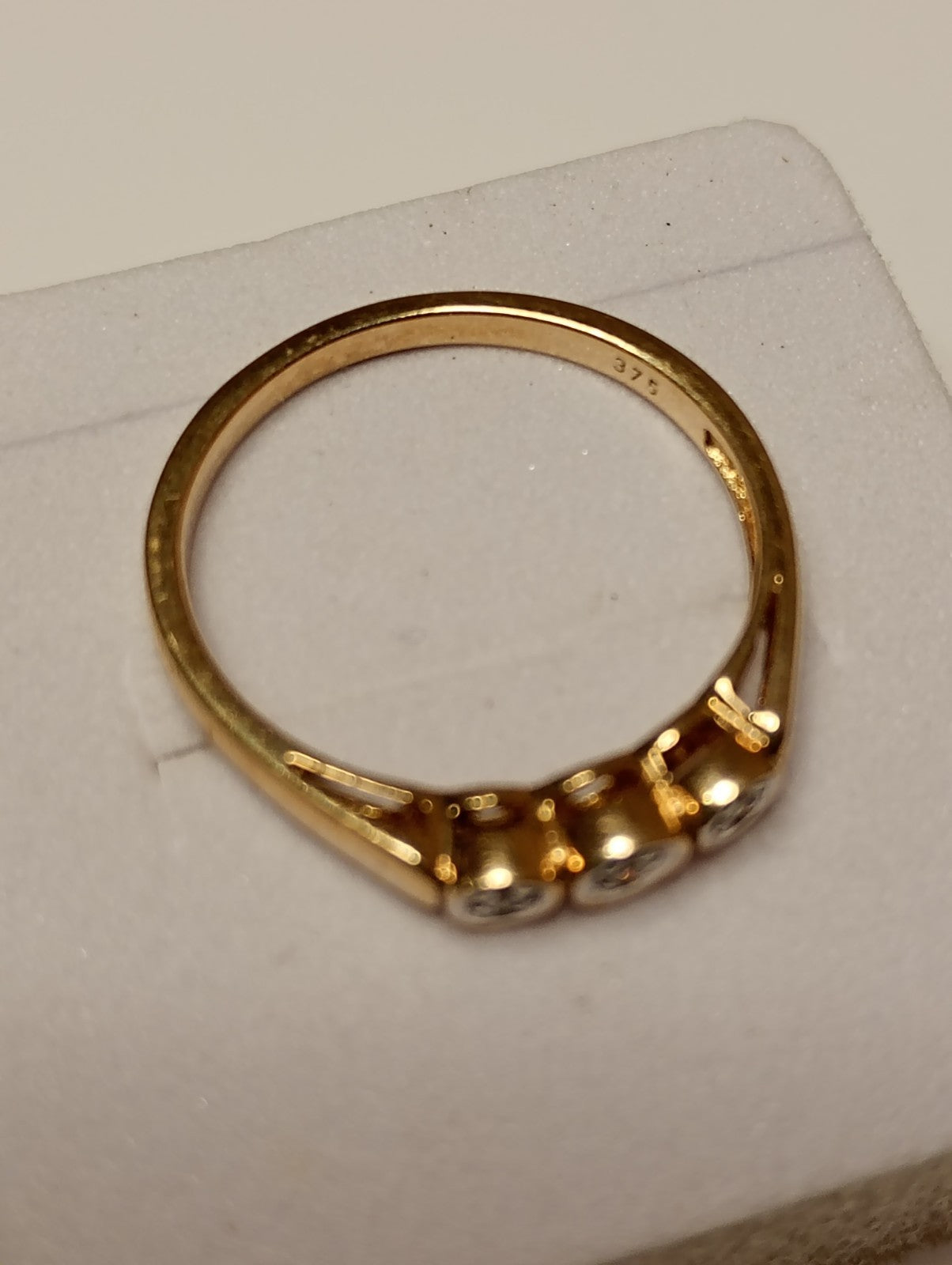 9ct Yellow Gold And Diamond Ring - Vintage Estate Jewellery
