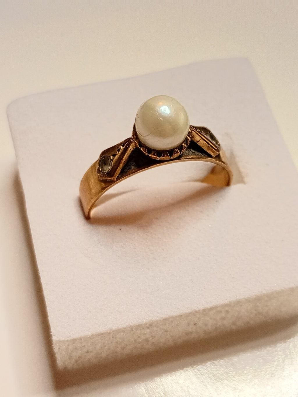 9ct Yellow Gold And Pearl Ring