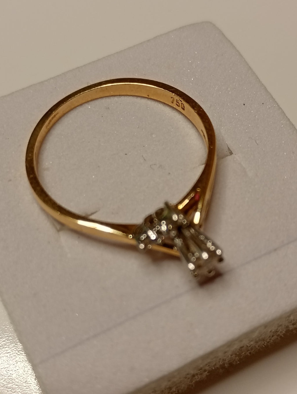 18ct Yellow Gold And Diamond Ring