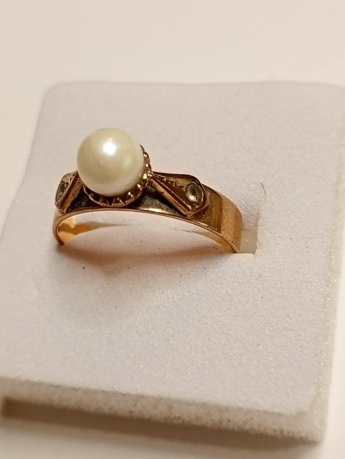 9ct Yellow Gold And Pearl Ring