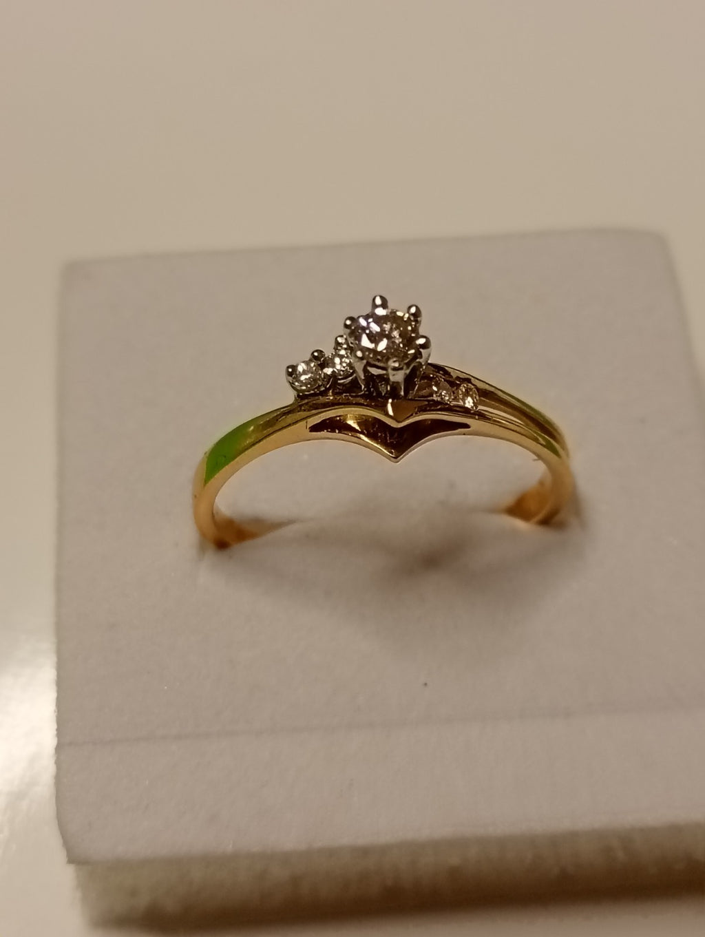 18ct Yellow Gold And Diamond Ring