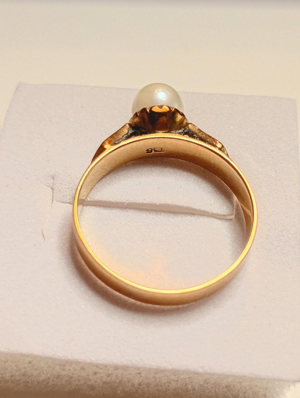 9ct Yellow Gold And Pearl Ring