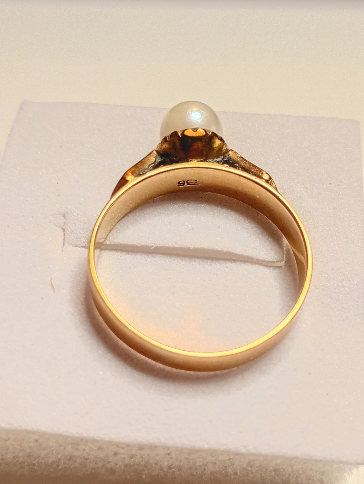 9ct Yellow Gold And Pearl Ring