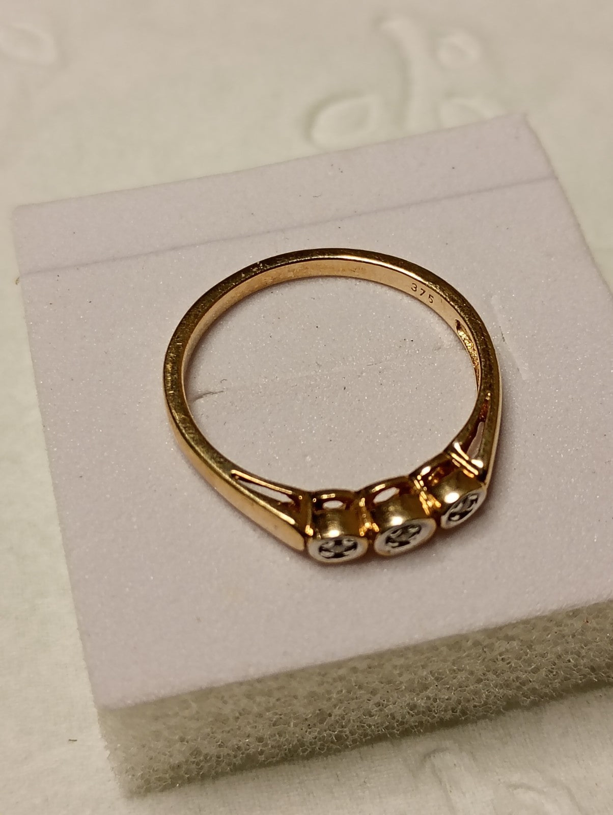 9ct Yellow Gold And Diamond Ring - Vintage Estate Jewellery