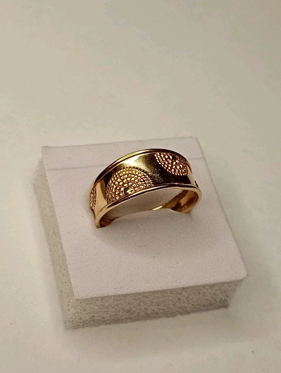 9ct Yellow Gold Ring